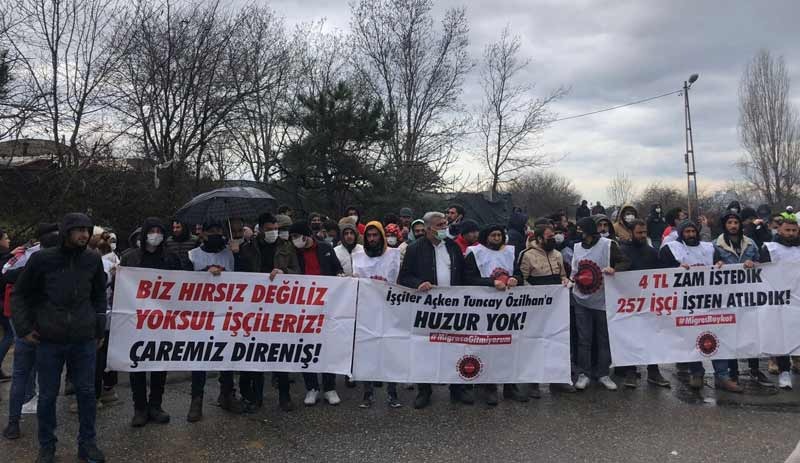 Migros işçileri Tuncay Özilhan’ın evinin önünde gözaltına alındı