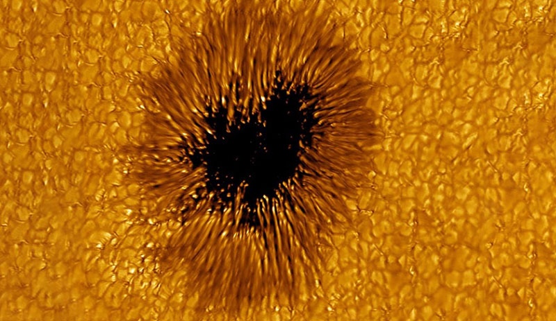 Güneş teleskobu, Dünya'yı yutacak büyüklükteki karanlık lekeyi görüntüledi