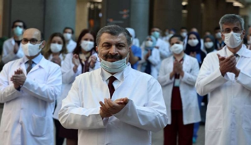 Sağlık Bakanı Koca'dan Tıp Bayramı mesajı: Bizim hekimlerimiz eşsizdir
