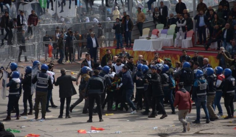 Diyarbakır Newroz’u ihlalleri: Keyfi sebeplerle 300’ye yakın kişi gözaltına alındı