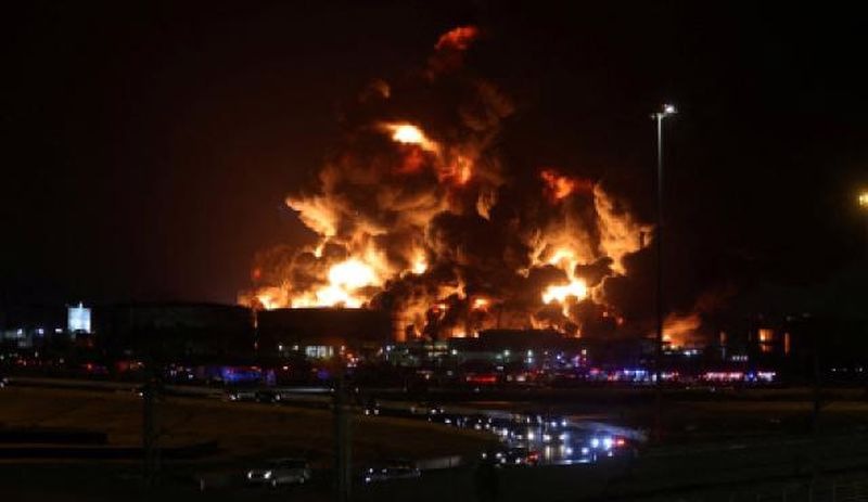 Suudi Arabistan'da petrol tesisine saldırı: Yangın söndürüldü