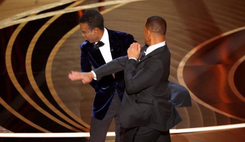 Oscar töreninde şiddet: Will Smith, Chris Rock'a tokat attı