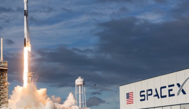 SpaceX, 165 milyon dolara uzaya üç ziyaretçi gönderdi