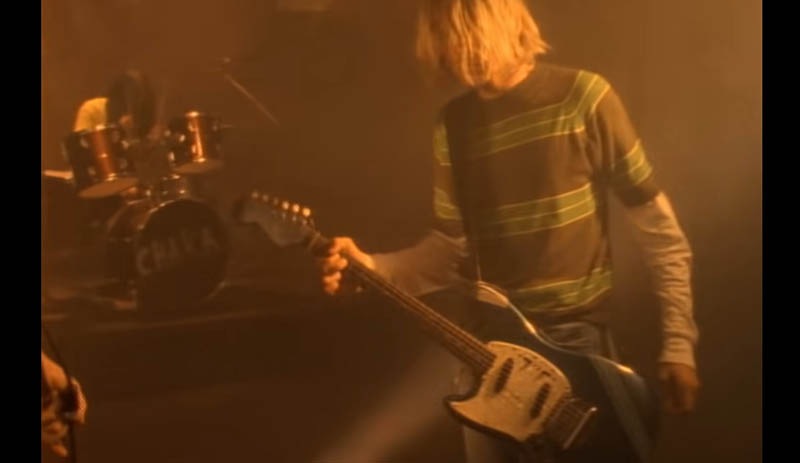 Kurt Cobain'in Smells Like Teen Spirit'in klibinde çaldığı gitar müzayedeye çıkıyor