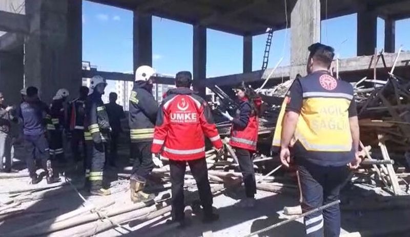 Cami inşaatında iskele çöktü: 1'i ağır 6 yaralı