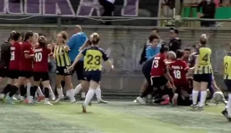 Amedsporlu 3 kadın futbolcu 5 maç ceza aldı