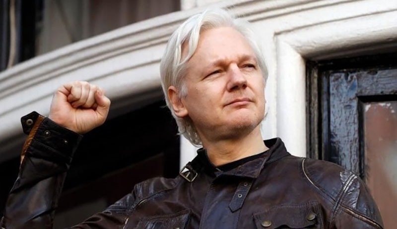 Julian Assange bir sersem değil: Eleştirel Sol, kurulu düzene payanda oluyor