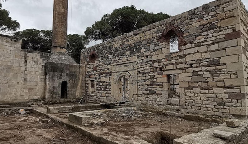 Restorasyonda yeni bulgulara ulaşılan tarihi camide kazı