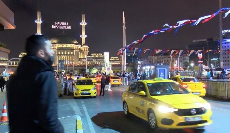 1 Mayıs'ta emekçilere yasaklanan Taksim Meydanı araç ve yaya trafiğine açıldı