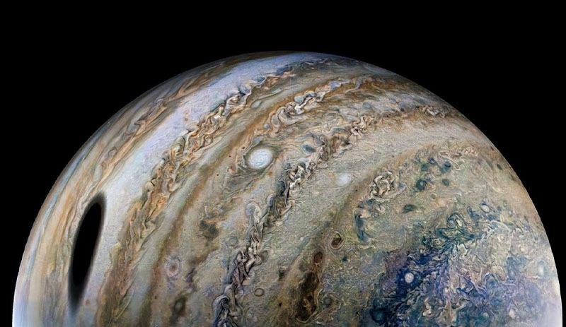 NASA'nın Juno'su, Jüpiter'in üzerindeki büyük gölgeyi yakaladı