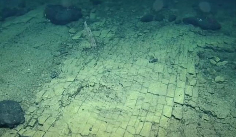 Okyanus tabanında şaşırtıcı keşif: Kayıp kıta Atlantis'e giden sarı tuğlalı bir yol bulduk