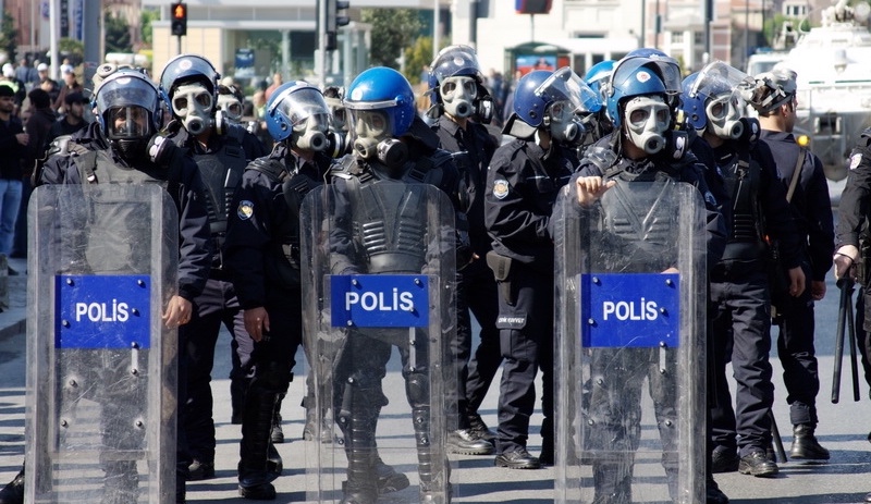 Adana'da Kuytul'un gözaltına alınmasının ardından toplantı ve yürüyüşlere yasak getirildi