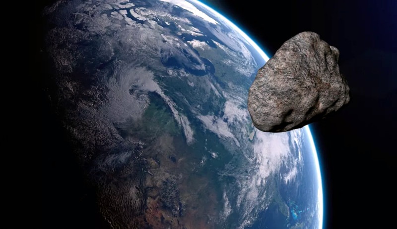 Dünya yakınından dev bir asteroit geçtiği tespit edildi