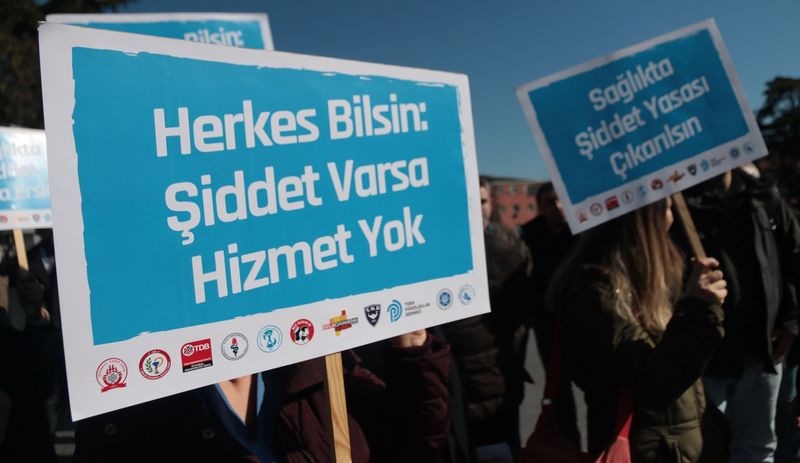 Nisan ayında 25 sağlık çalışanı şiddete maruz kaldı