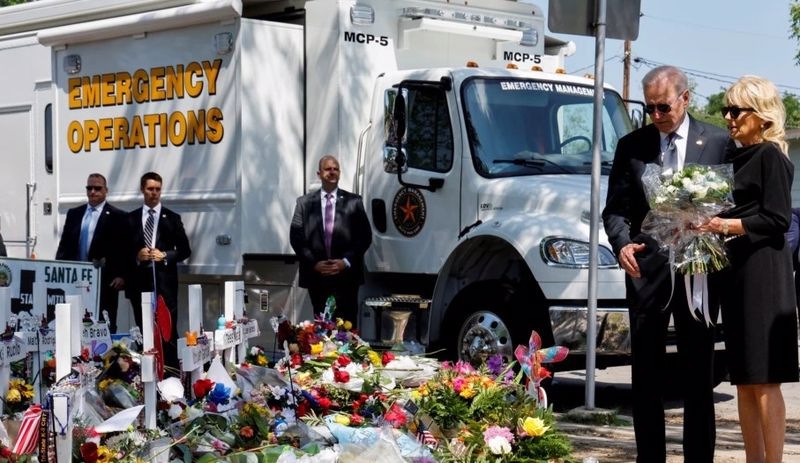 21 kişinin öldürüldüğü okulu ziyaret eden Biden'a çağrı: Silahlanmaya karşı bir şeyler yap
