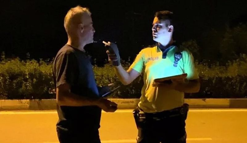 3'üncü kez alkollü yakalanan sürücü: Dur, bir polis arkadaşı arayacağım