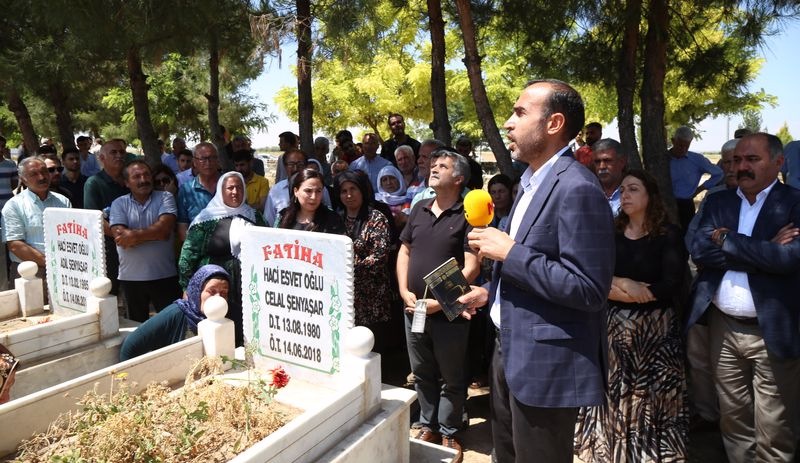 Katledilen Şenyaşar ailesinin fertleri mezarları başında anıldı