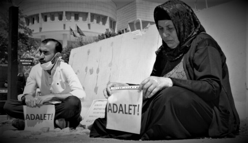 Adliye önünde adalet eylemi yapan Şenyaşar ailesi: Hakim ve savcılar değişiyor ama adalet gelmiyor