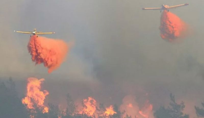 Marmaris'teki yangına havadan ve karadan müdahale