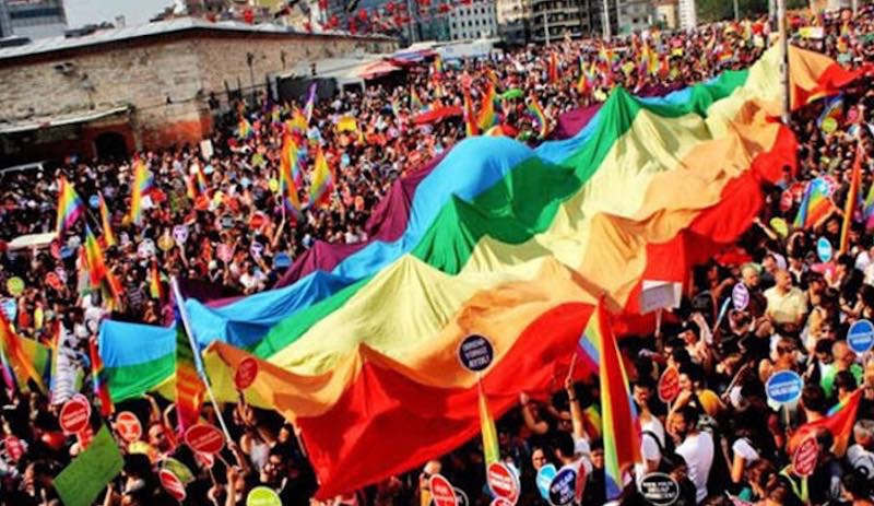 Onur Yürüyüşü'ne destek çağrısı: Neşemiz, kahkahalarımız İstanbul’a yayılsın