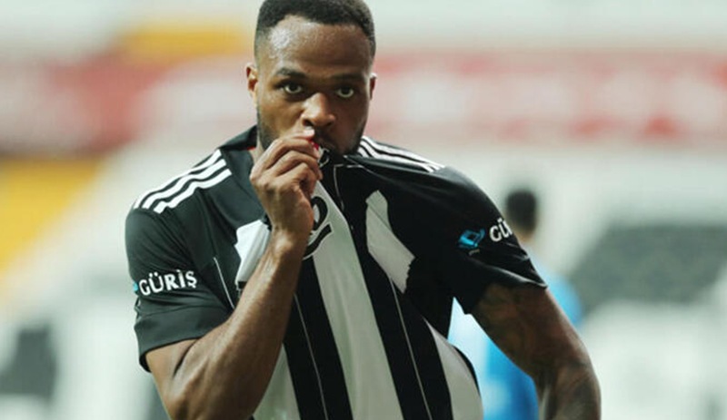 Cyle Larin, Beşiktaş'a veda etti