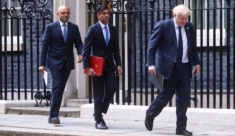 Hükümetteki krizi yazan İngiliz basını: Kabinede omurgalı kişiler varmış, Johnson'ın sonu yaklaştı