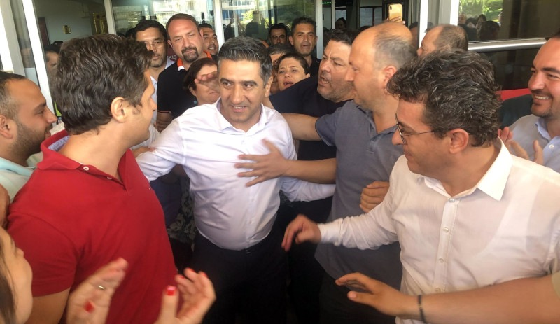CHP'li Menderes Belediye Başkanı Kayalar, adli kontrolle serbest bırakıldı