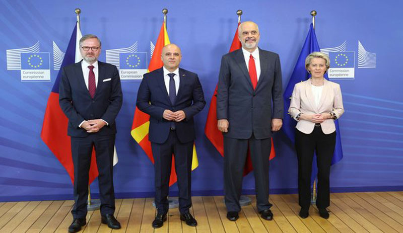 Kuzey Makedonya ve Arnavutluk'un AB'ye tam üyelik müzakereleri başladı