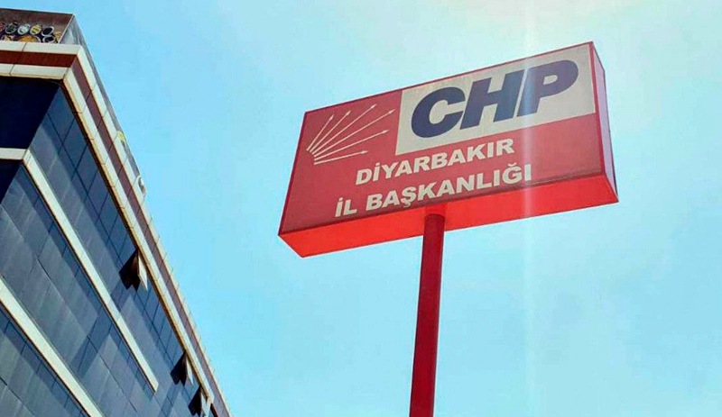 Kayyım heyeti, polis eşliğinde CHP Diyarbakır İl Örgütü'ne girdi