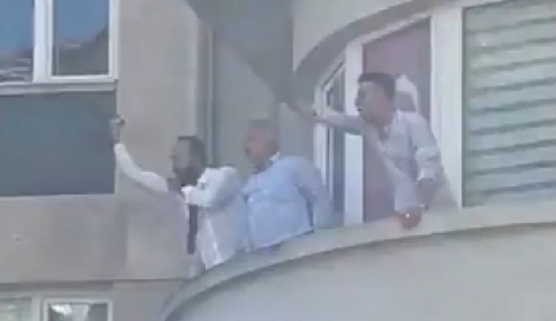 TÜRK-İŞ yöneticisinden işçilere el hareketi ile hakaret