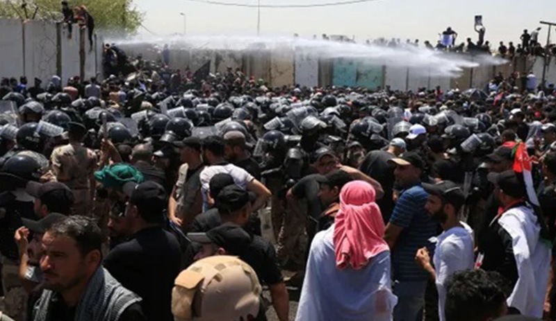Irak'ta Şii lider Sadr destekçileri yeniden meclis binasını bastı