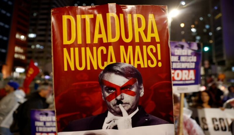 Brezilya'da Bolsonaro öfkesi: Binlerce kişi sokağa döküldü