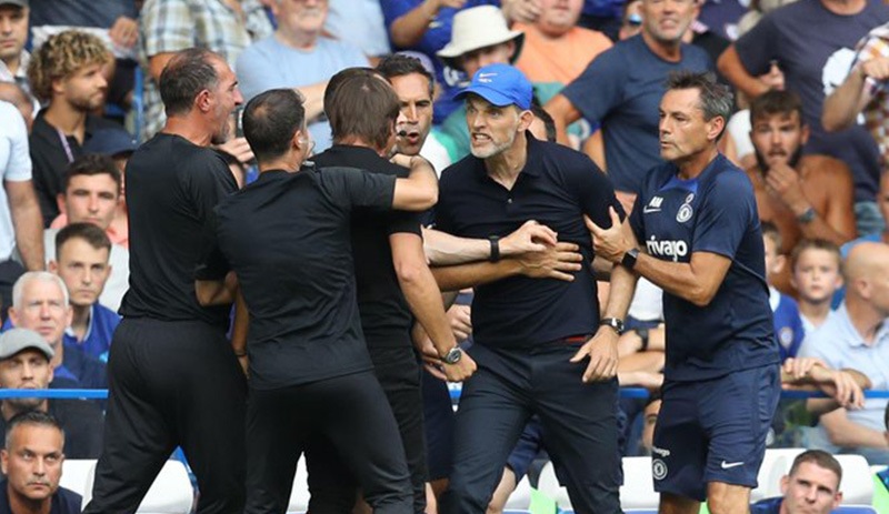 Chelsea - Tottenham maçında teknik direktörler kavga etti