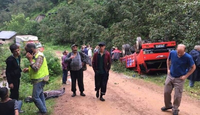 Fındık işçilerinin aracı kaza yaptı: 13 yaralı