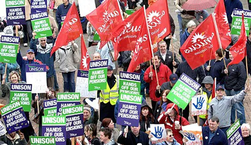 İngiltere'de milyonlarca kamu çalışanı 50 yıl sonra en büyük greve hazırlanıyor