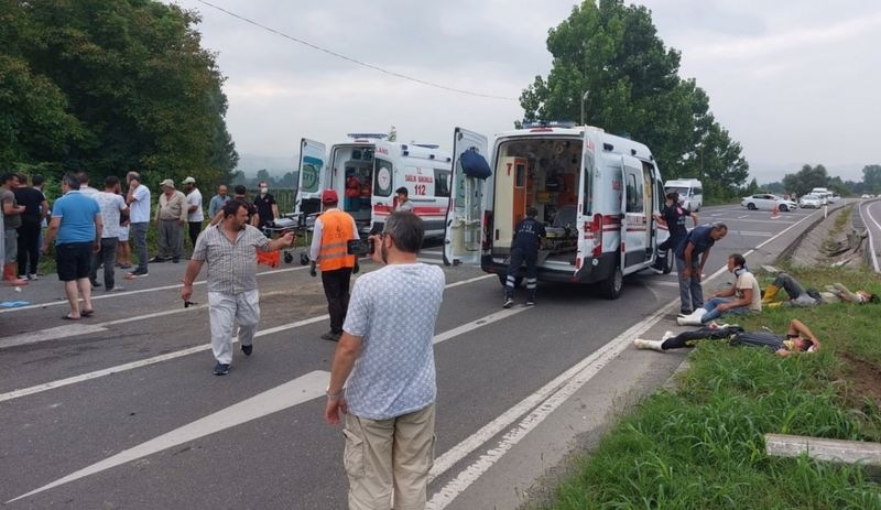 Sakarya'da işçi servisi kaza yaptı: 5 yaralı