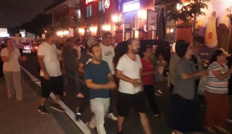 Hacıhüsrev Mahallesi sakinleri yıkıma karşı yürüyüş düzenledi
