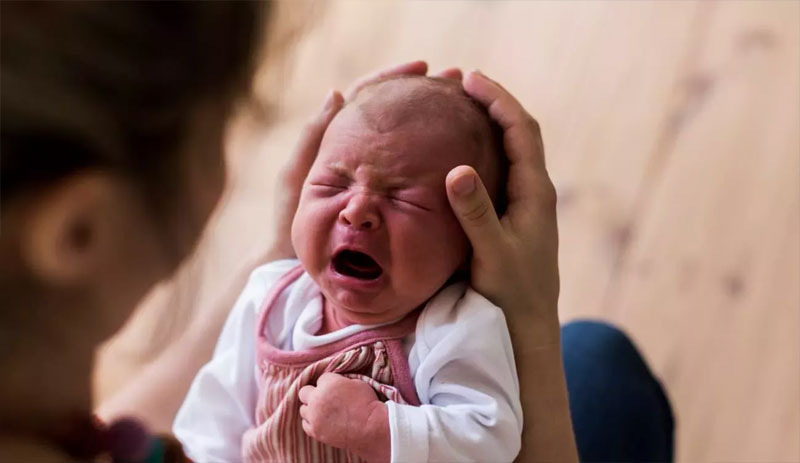 Bilim insanları ağlayan bebeği sakinleştirmenin 'en iyi yöntemini' buldu