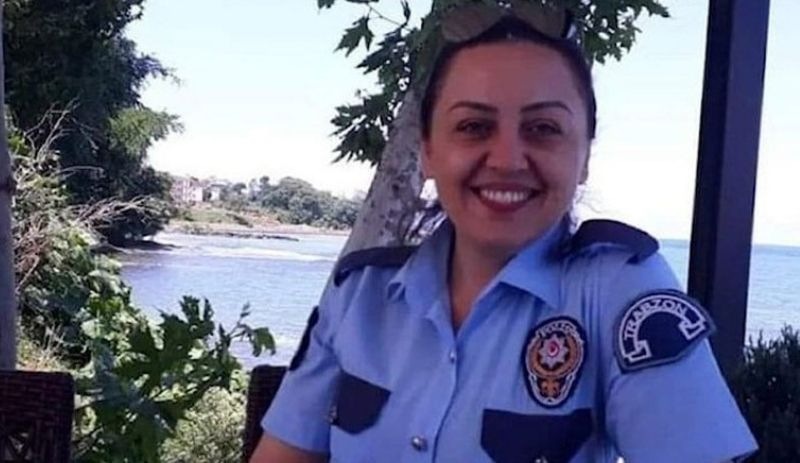 Kadın polis memuru, evinde silahla vurulmuş halde ölü bulundu