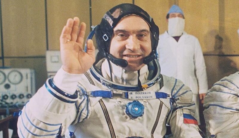 Uzayda en uzun süre kalan kozmonot Valeri Polyakov öldü