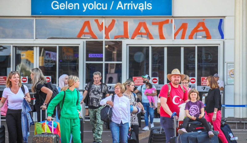 Kısmi seferberlik sonrası Rusya'dan Antalya'ya akın