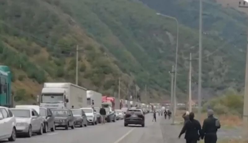 Putin'in 'Kısmi seferberlik' açıklamasından sonra sınırlarda yoğun trafik