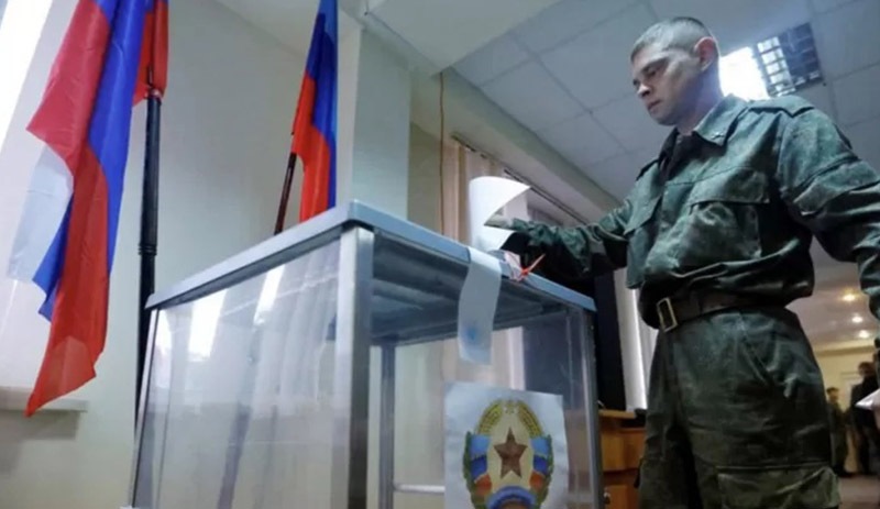 Ukrayna'da referandum 'güvenlik amaçlı' askerler tarafından yapılıyor
