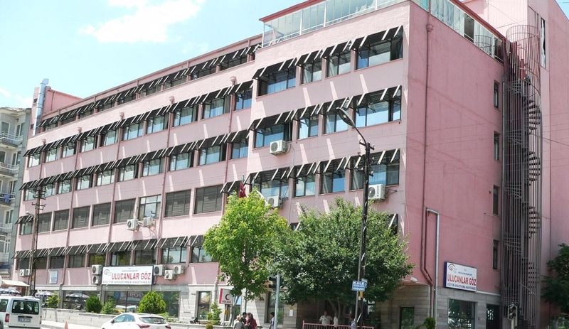 Türkiye'nin göz hastalıklarında önde gelen kurumu Ulucanlar Göz Hastanesi'nin taşınmasına tepki