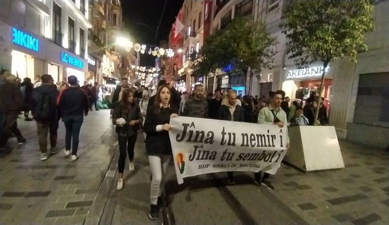 İstanbul ve Van'da gençler Mahsa Amini için yürüdü, polis müdahale etti