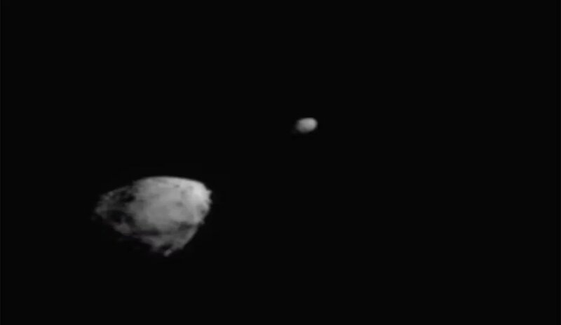 İnsanlık tarihinde ilk: NASA'nın uzay aracı, asteroide planlı çarpmayı başardı
