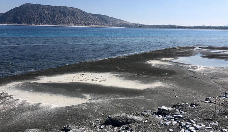 Salda'nın beyaz kumu kararıyor suyu salyalaşıyor