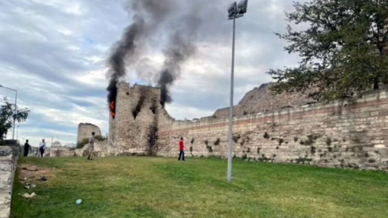 İstanbul'un tarihi surlarında yangın çıktı