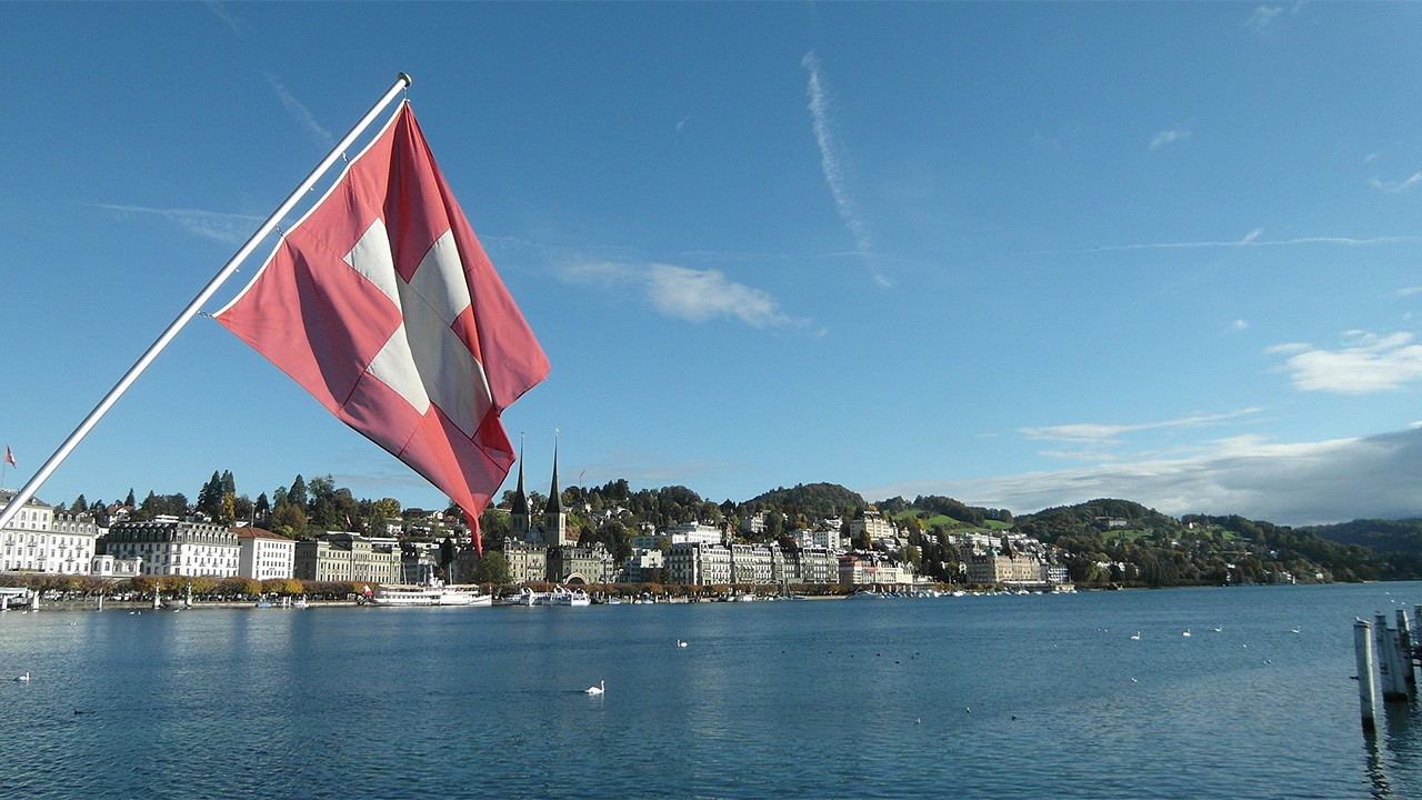 İsviçre'de emeklilerin referandum zaferi: 13'üncü maaş yolda, yaş yükseltme reddedildi
