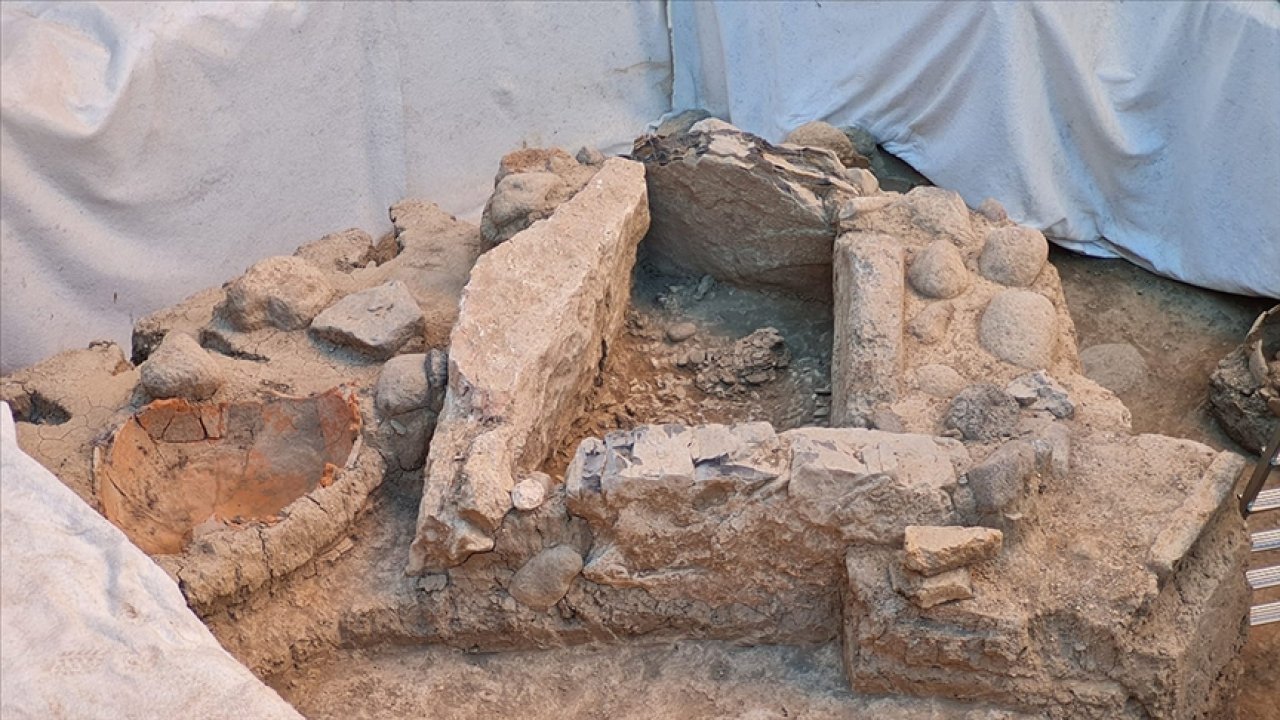 İzmir'deki Yassıtepe Höyüğü'nden Miken uygarlığına ait buluntular çıkarıldı